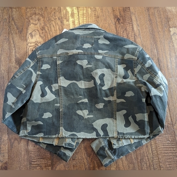 GUESS Y2K Aliza Cropped Cotton Jacket, Distressed Camo New with Tags, Size XS - Picture 10 of 12